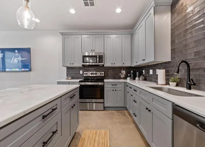 Basin House 2 King Beds 70in Tv Fast Wifi Villa Lafayette