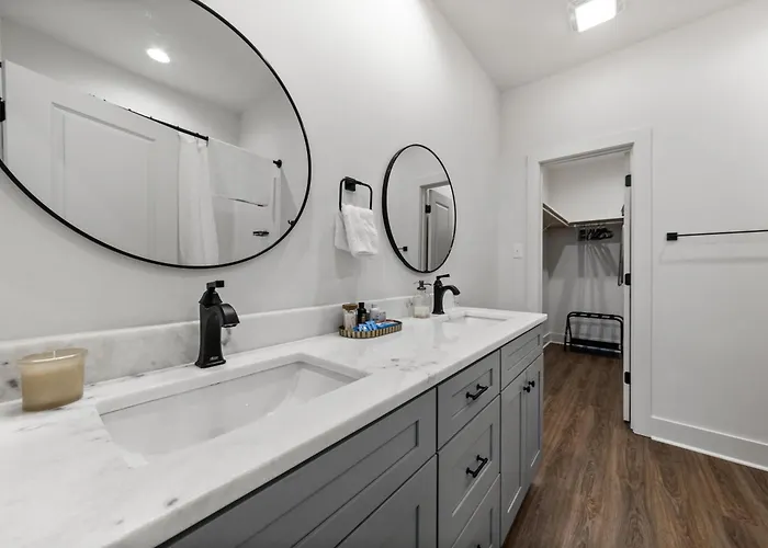 Basin House 2 King Beds 70in Tv Fast Wifi