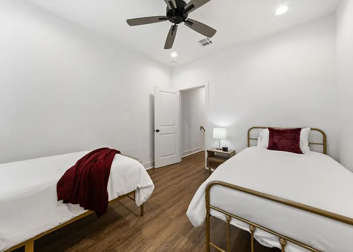Basin House 2 King Beds 70in Tv Fast Wifi Villa Lafayette